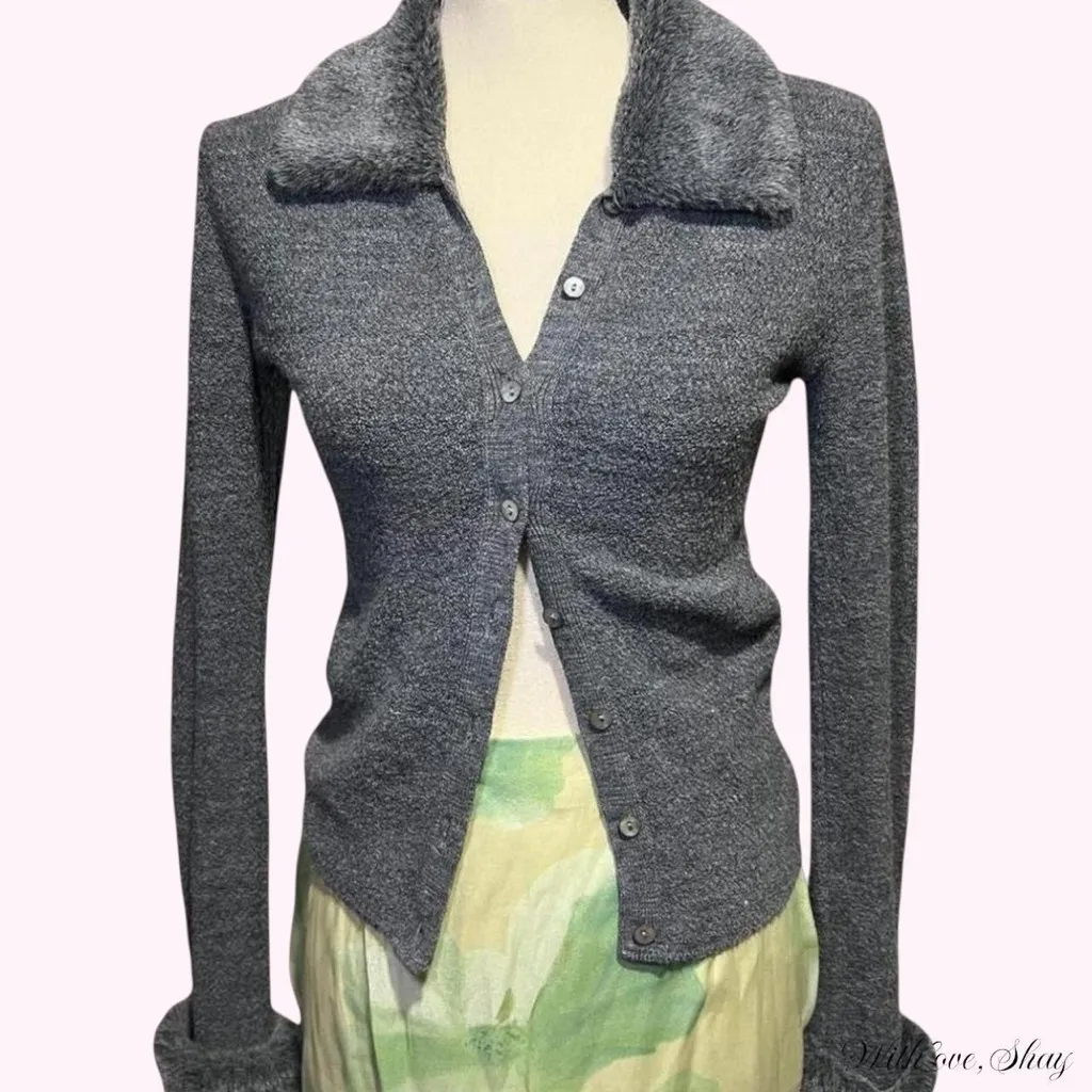 90s vintage grey button down sweater with faux fur collar and wrist detail Gray Size XS - Image 2