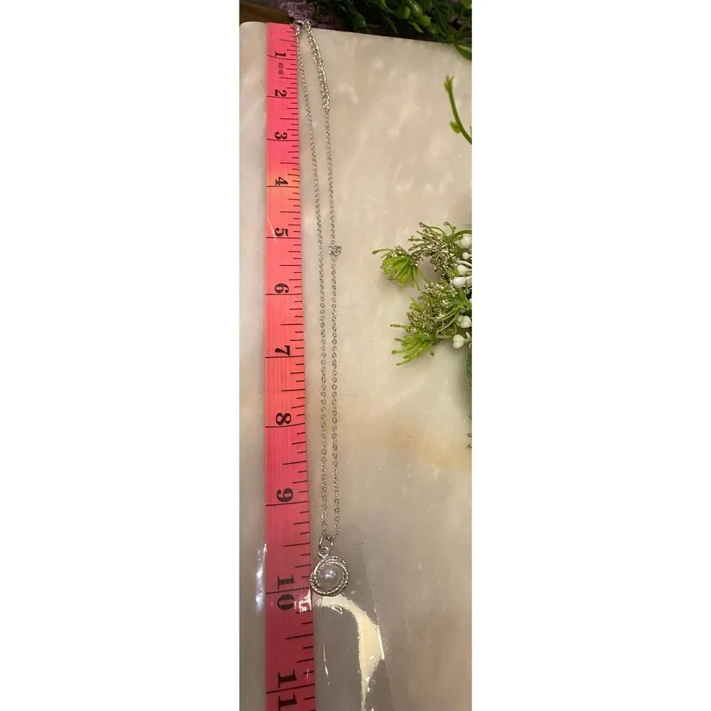 Claire’s silver necklace with circle braided pearl - Image 4