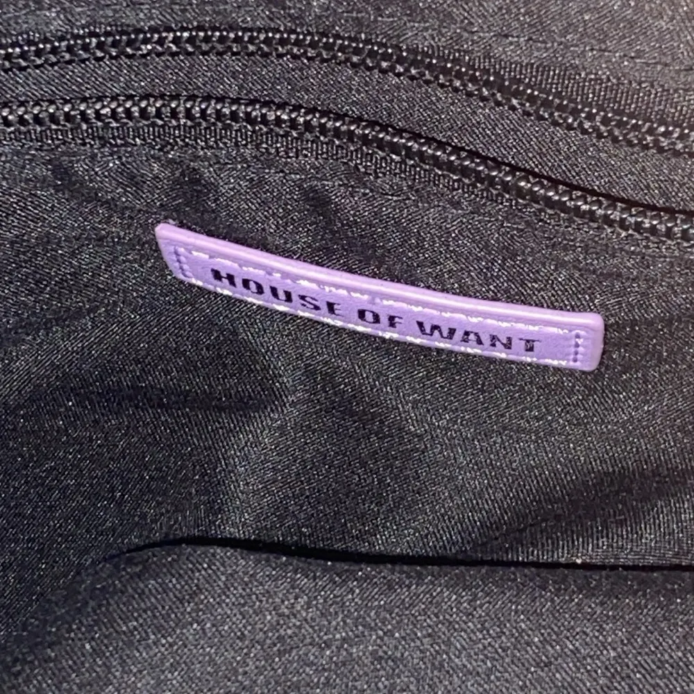 THE HOUSE OF WANT Elegant Black Chain Strap Bag GOLD LOOPS PLASTIC BLAC LOOPS - Image 7