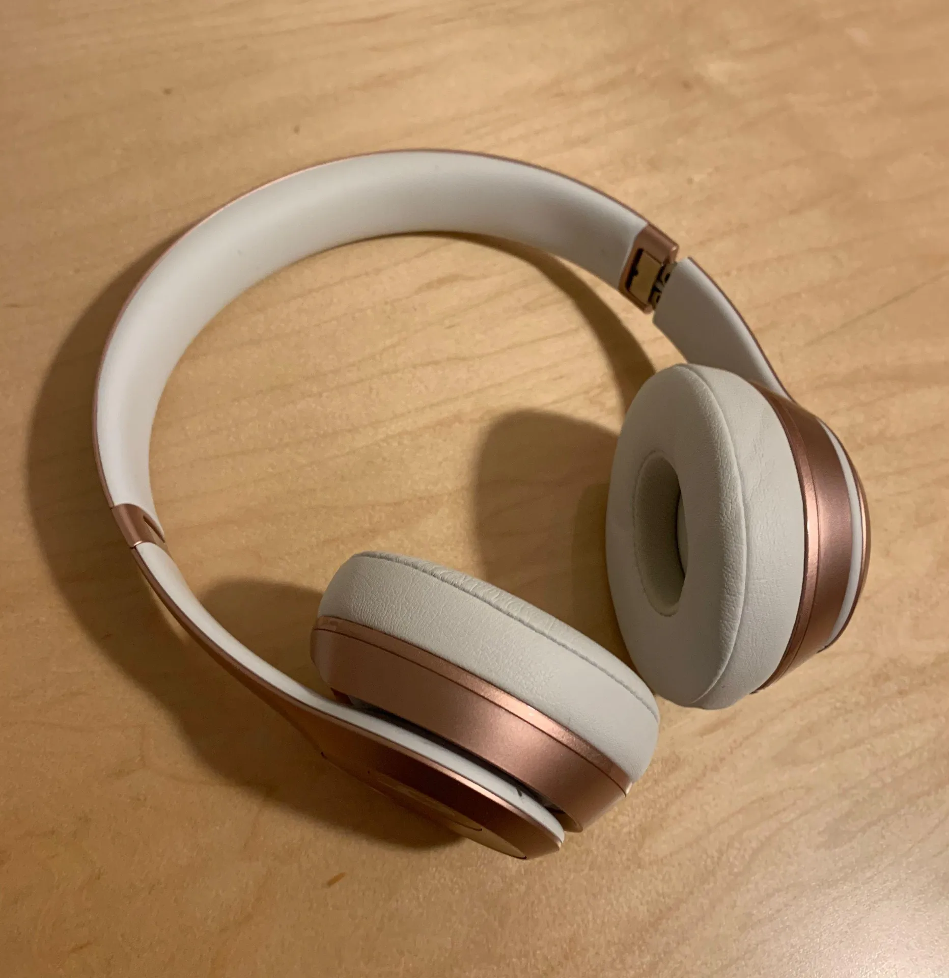Beats by Dr. Dre Solo Wireless Rose Gold - Image 2