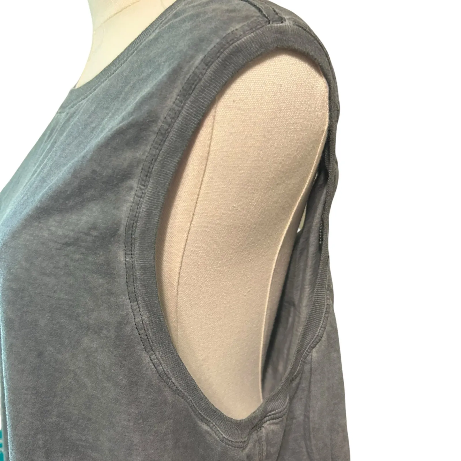 Athletic Carbon Gray Women Cut Out Back Crewneck Muscle Tank Top Shirt SZ XL - Image 3