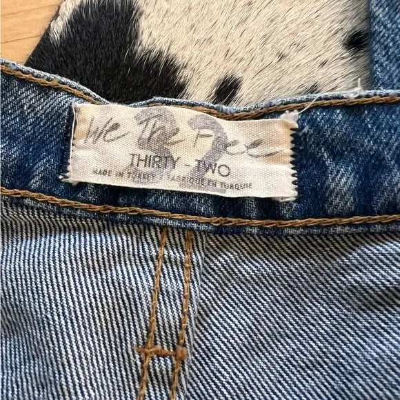 WE THE FREE Free People Distressed Straight Leg Cut‎ Off Jeans Size 32 - Image 2