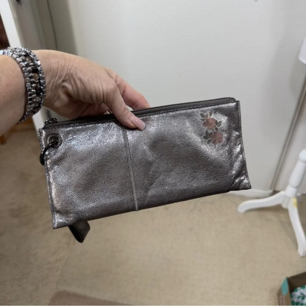 HOBO Clutch Wristlet Sparkly Taupe Silver Metallic wallet Purse - Image 2