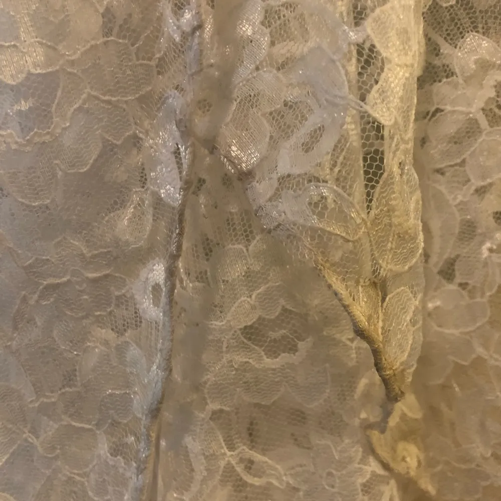 VTG 80’s Ivory Sheer Lace Wedding Gown Sz. 9/10 Puff Long Sleeve Bow Low Back - Image 7