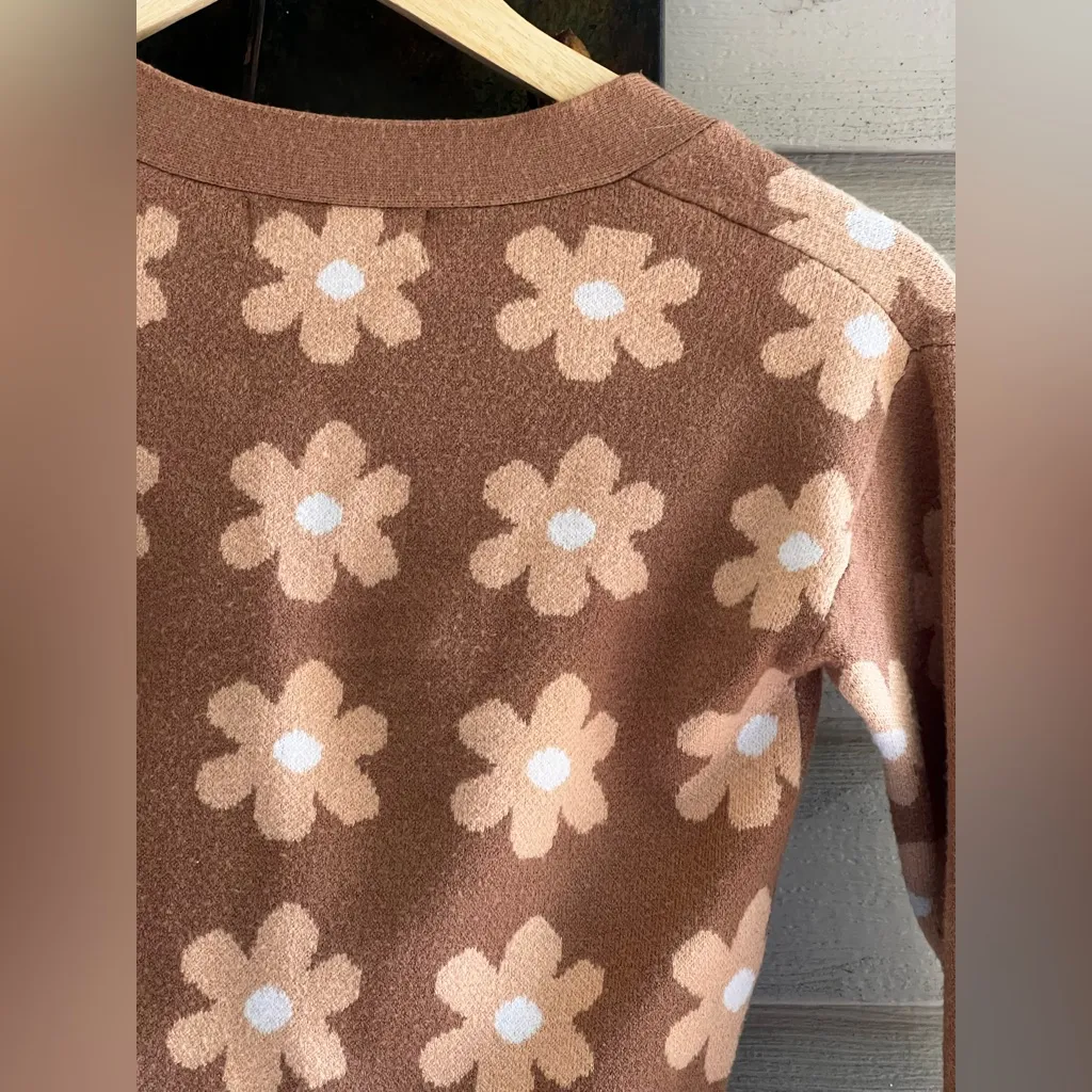 WILLOW & WIND Flowers Patterns Cardigan Sweater Tan Size XS - Image 11