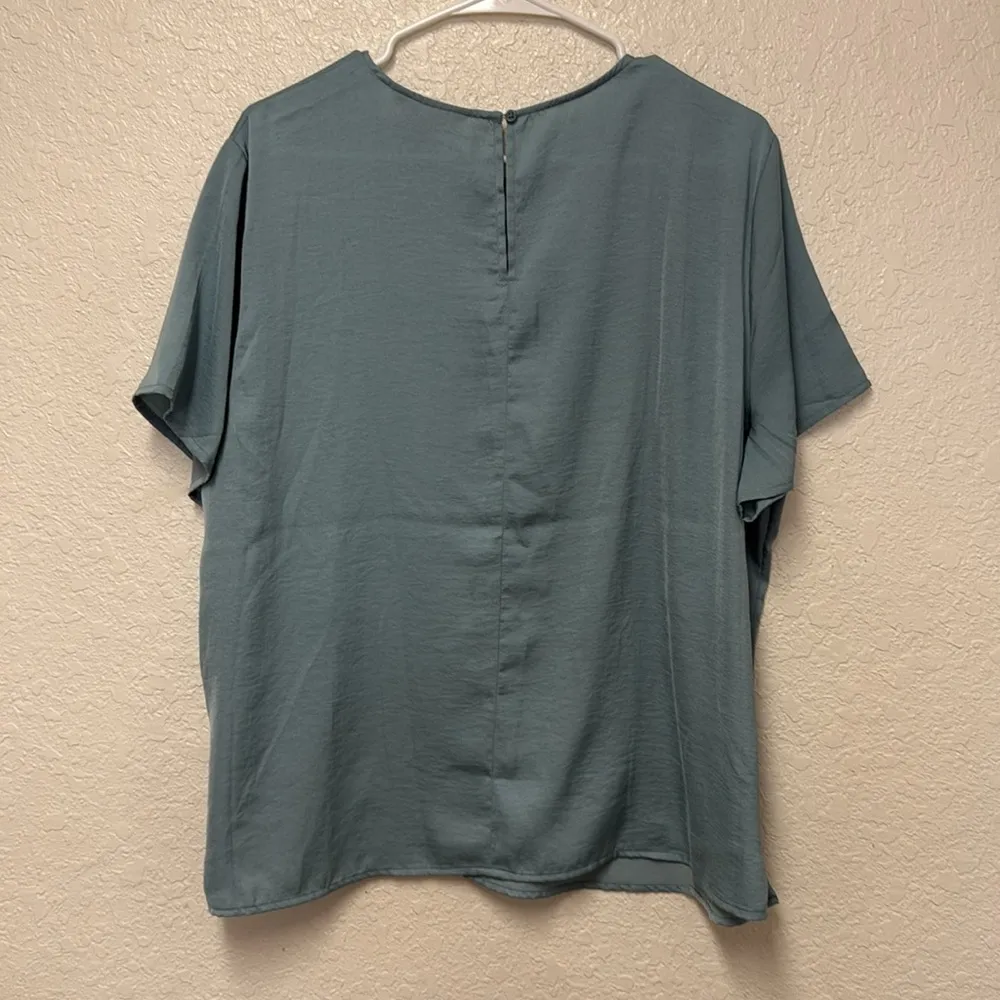 NWT BANANA REPUBLIC Short Sleeve Dress Blouse - Image 6
