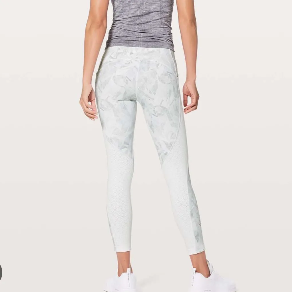 Lululemon Breezy Dot Tight *25" Jasmine White Multi / White - Image 2