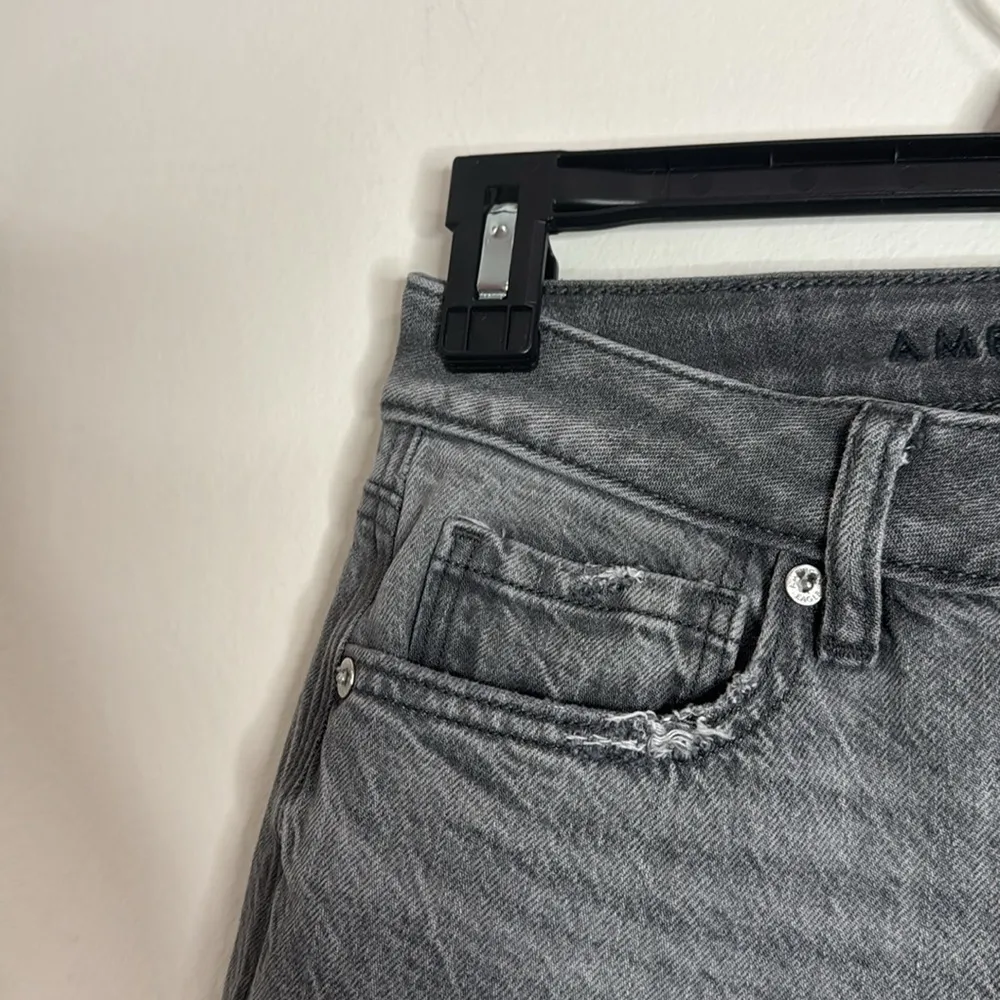 American Eagle Gray Distressed Mom Ankle Cropped Faded Jeans Size 2 short - Image 5