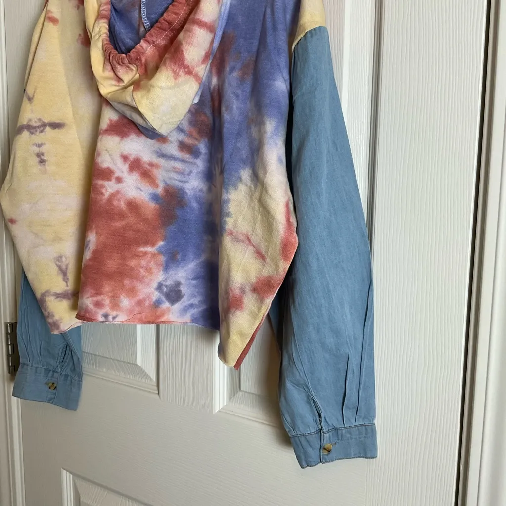 Like An Angel pullover cropped hoodie, tie-dye, light denim sleeves Size large - Image 8