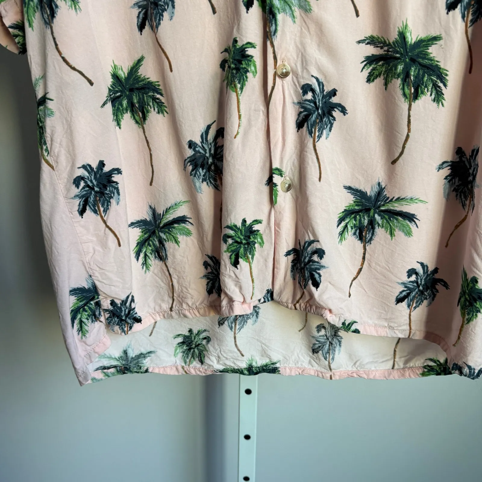 Urban Outfitters Palm Tree Print Button Up Shirt Short Sleeve‎ Medium - Image 3