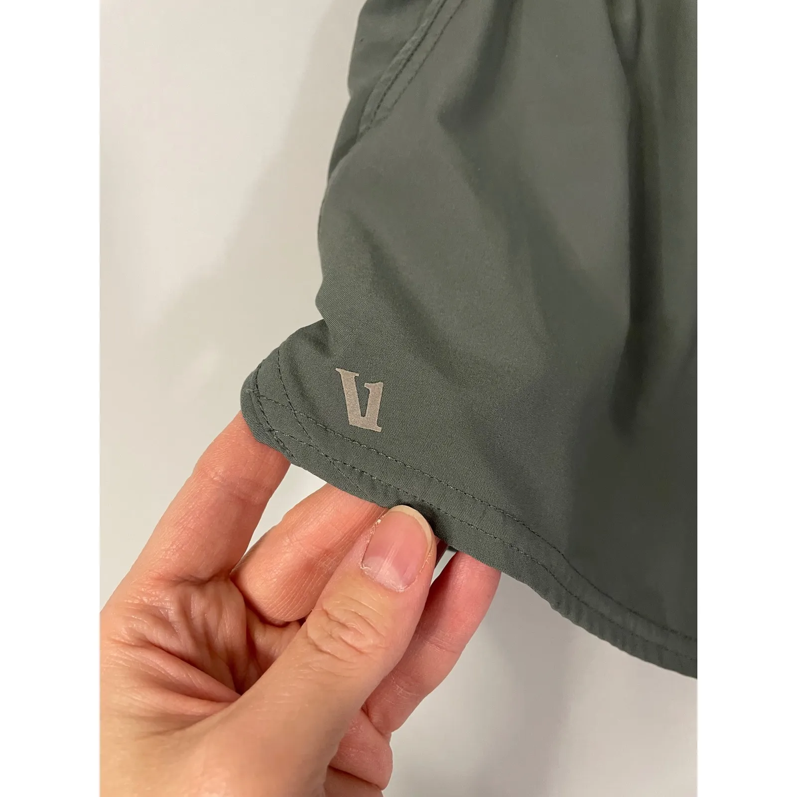 Vuori Women's Aim High Shorts Sage Green Elastic Waist Zip Pocket Athletic - Image 2