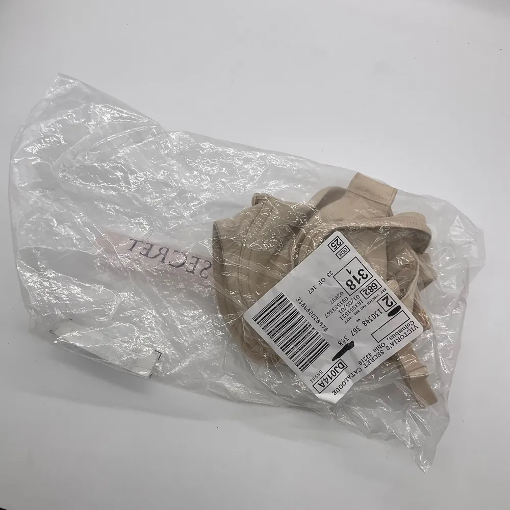 NEW VICTORIAS SECRET NUDE BRA - Image 7