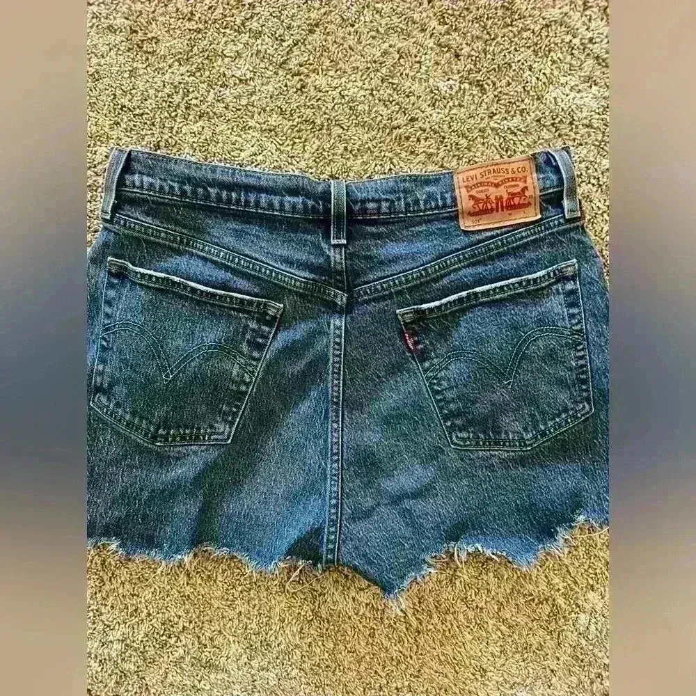 Levi’s 501 Cut off jean shorts Torn up bottom Levi’s 31 waist - Image 3