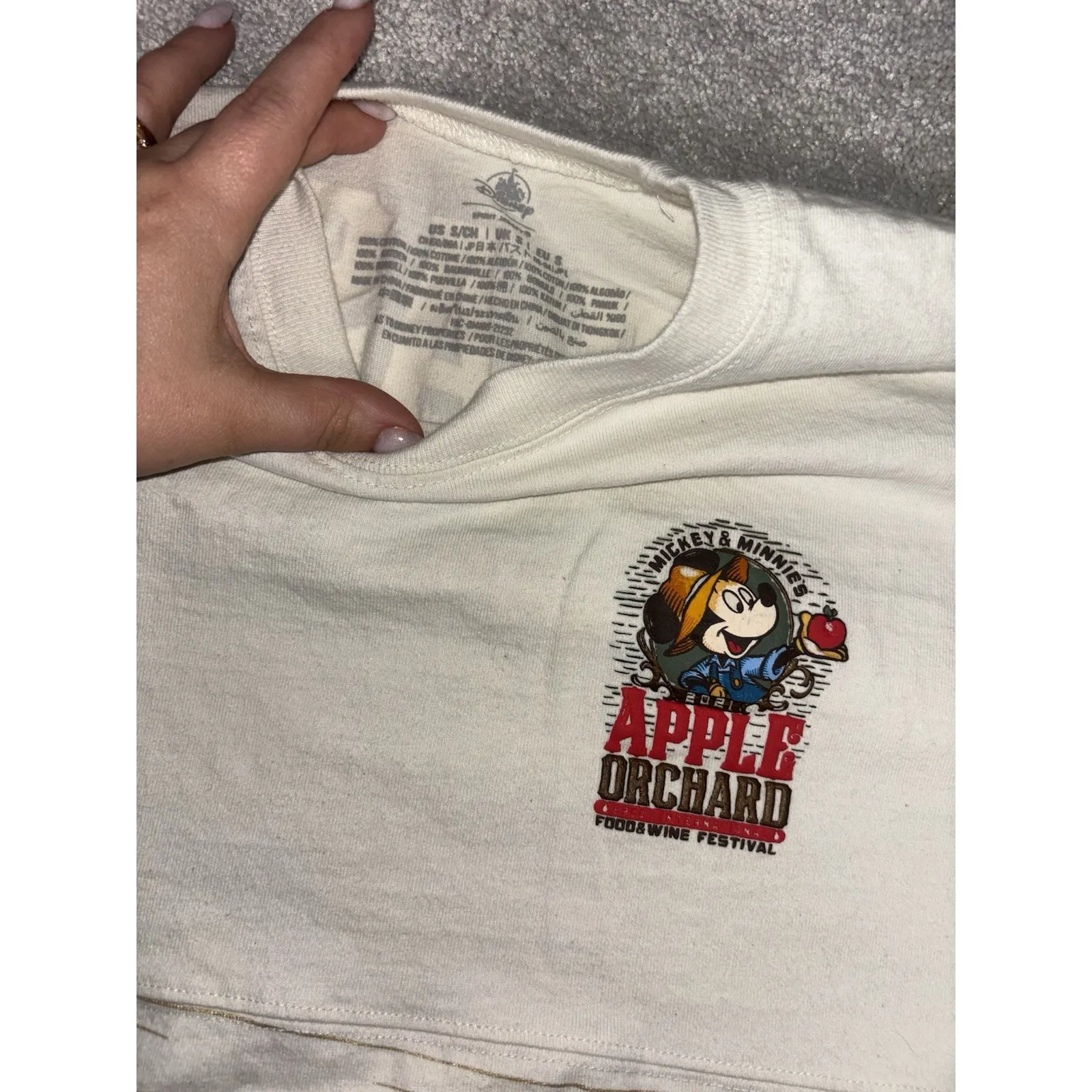 Disney Parks Epcot Mickey Minnie Apple Orchard Sweet As Pie Spirit Jersey Size S - Image 4