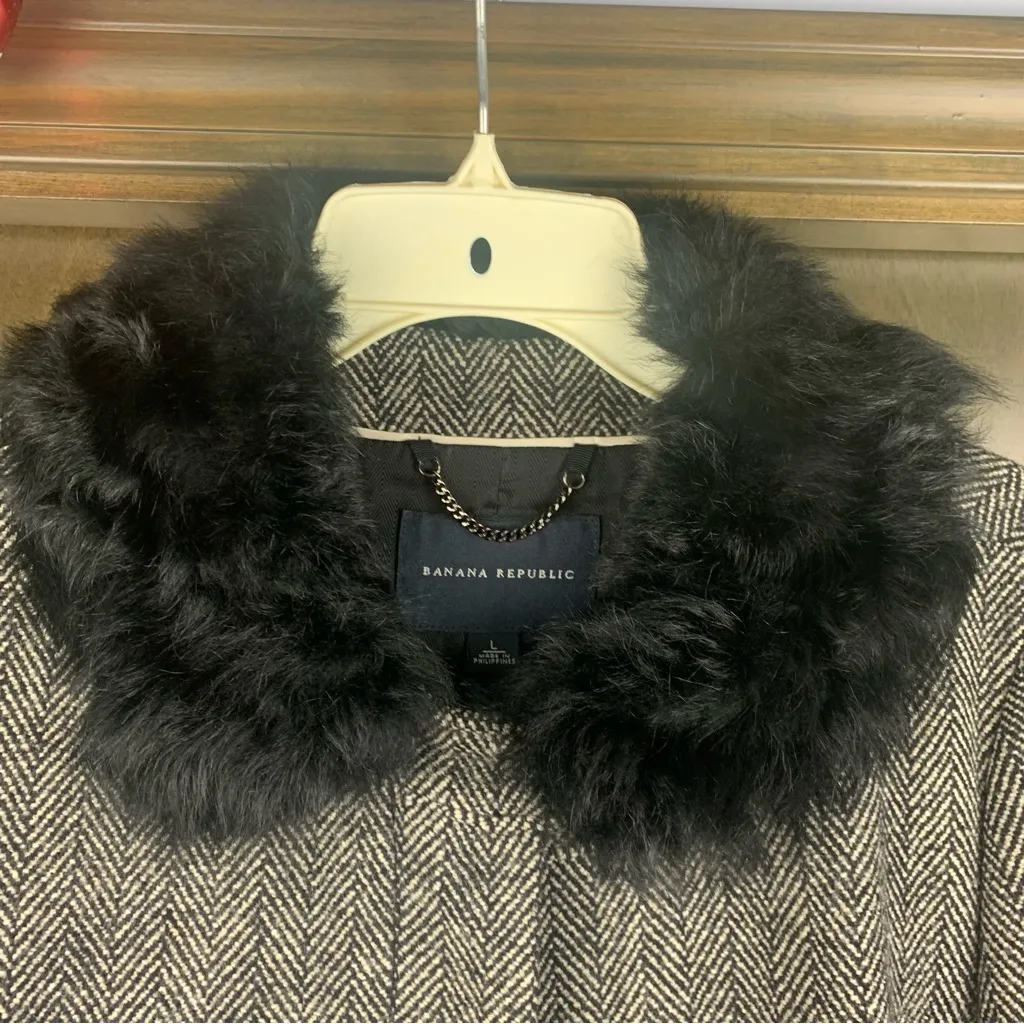 Banana Republic size large wool black Gray pea coat faux fur business - Image 4