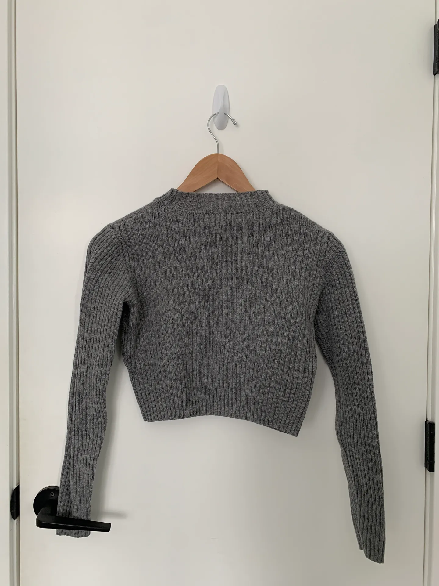 Brandy Melville Gray Sweater - Image 3
