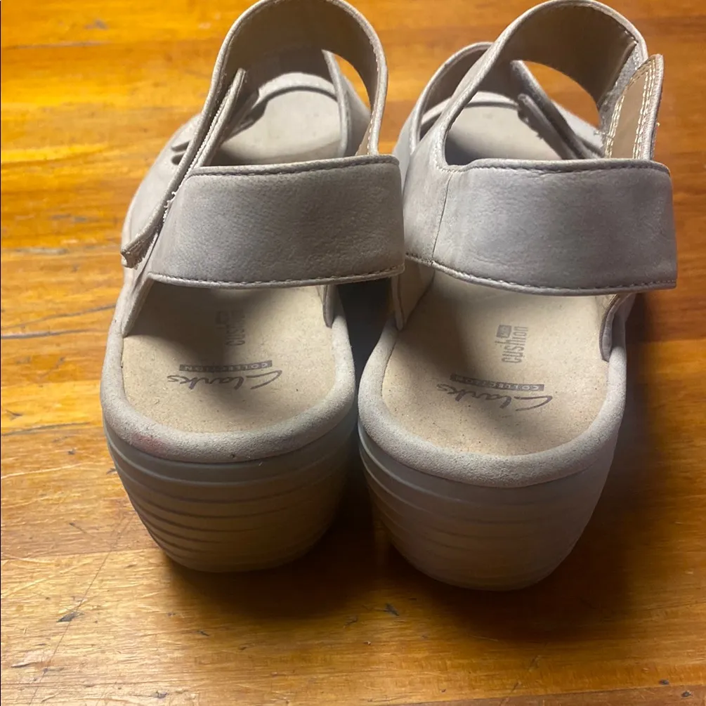 Clarks  Cushion Collection Women's Tan Sandals - Image 3