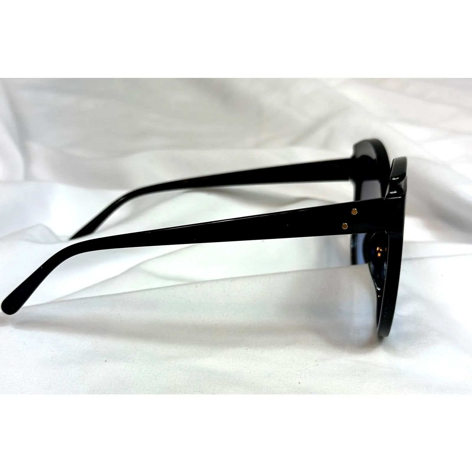 Chic Large Cats Eye Black Frame Blue Lens Sunglasses - Image 4