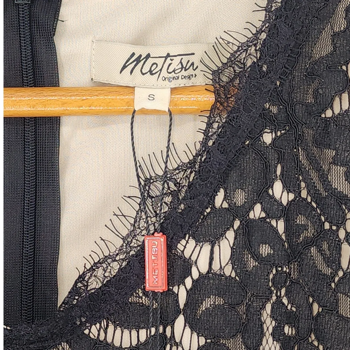 Metisu Black Lace Overlay Sheath Dress with Ruffle & Bow Women’s Size Small - Image 3