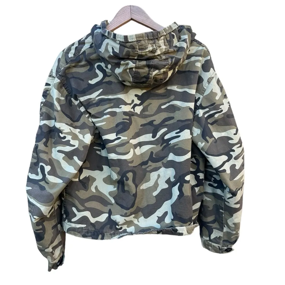 Love Tree women's medium cropped camouflage jacket lined with fleece - Image 2