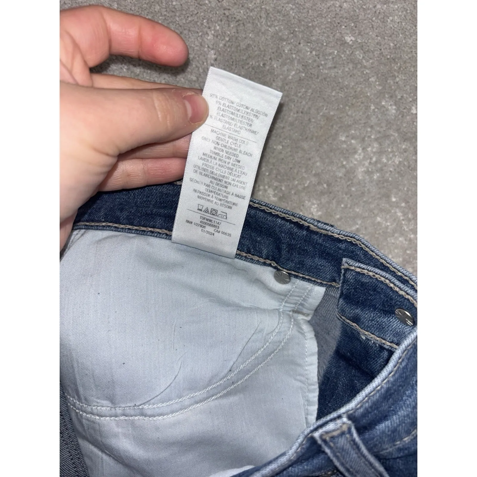 womens hudson flare jeans 30 med wash Inseam 34 Blue - Image 5