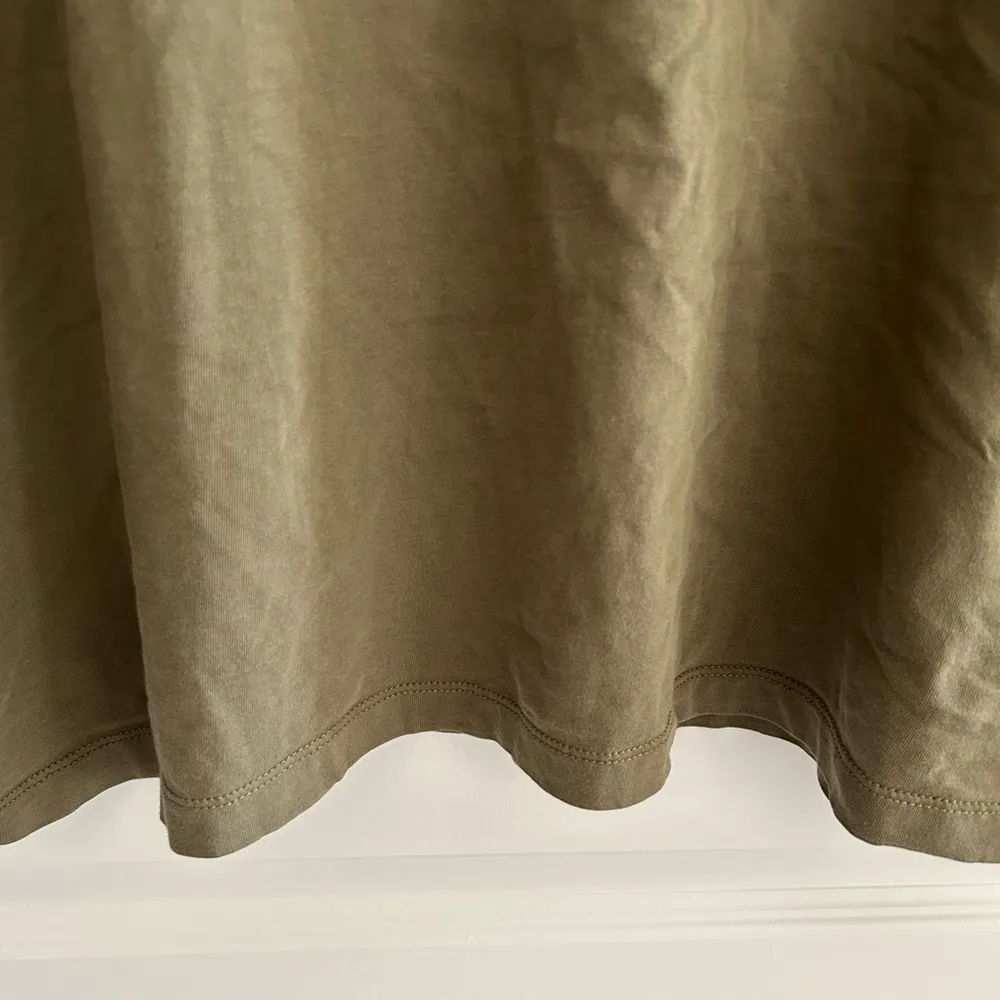 J Crew Essential Tee Khaki Green Size XL - Image 4