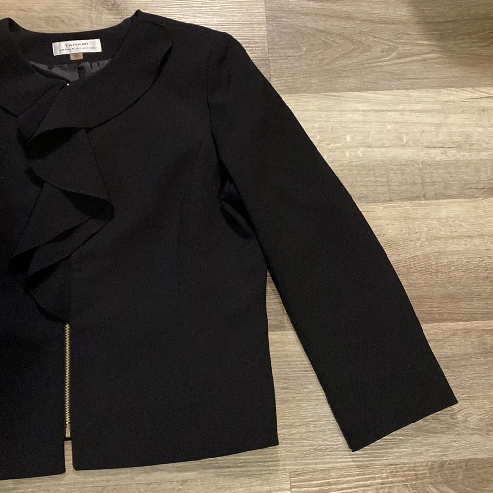 TAHARI Arthur S. Levine  you omens black ruffle gold zipper blazer size 18 - Image 4
