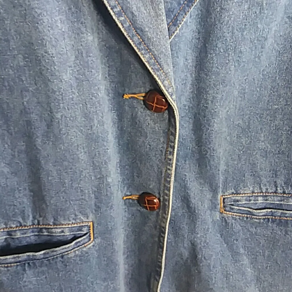 Northern Style Denim Jacket With Leather Details - Image 2