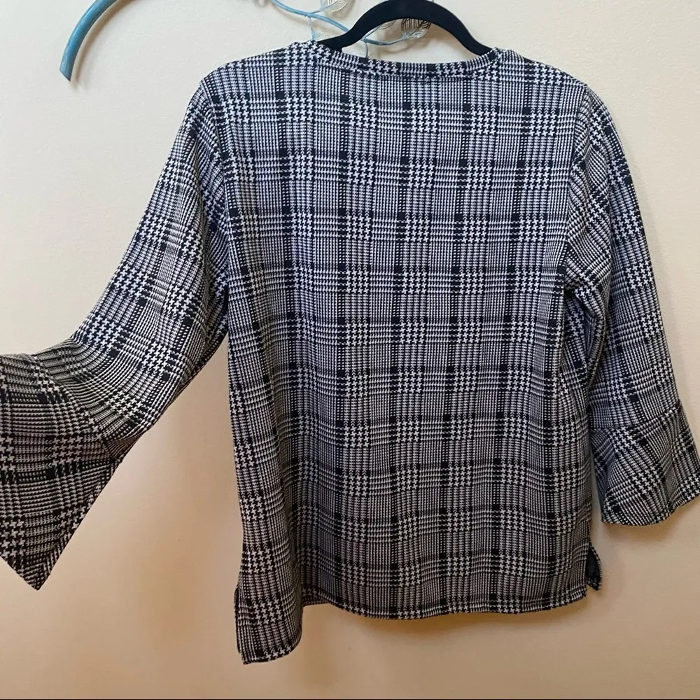 ❤️Finn & Grace Houndstooth Plaid Bell Sleeve Pullover Top Large EUC CLEARANCE - Image 4