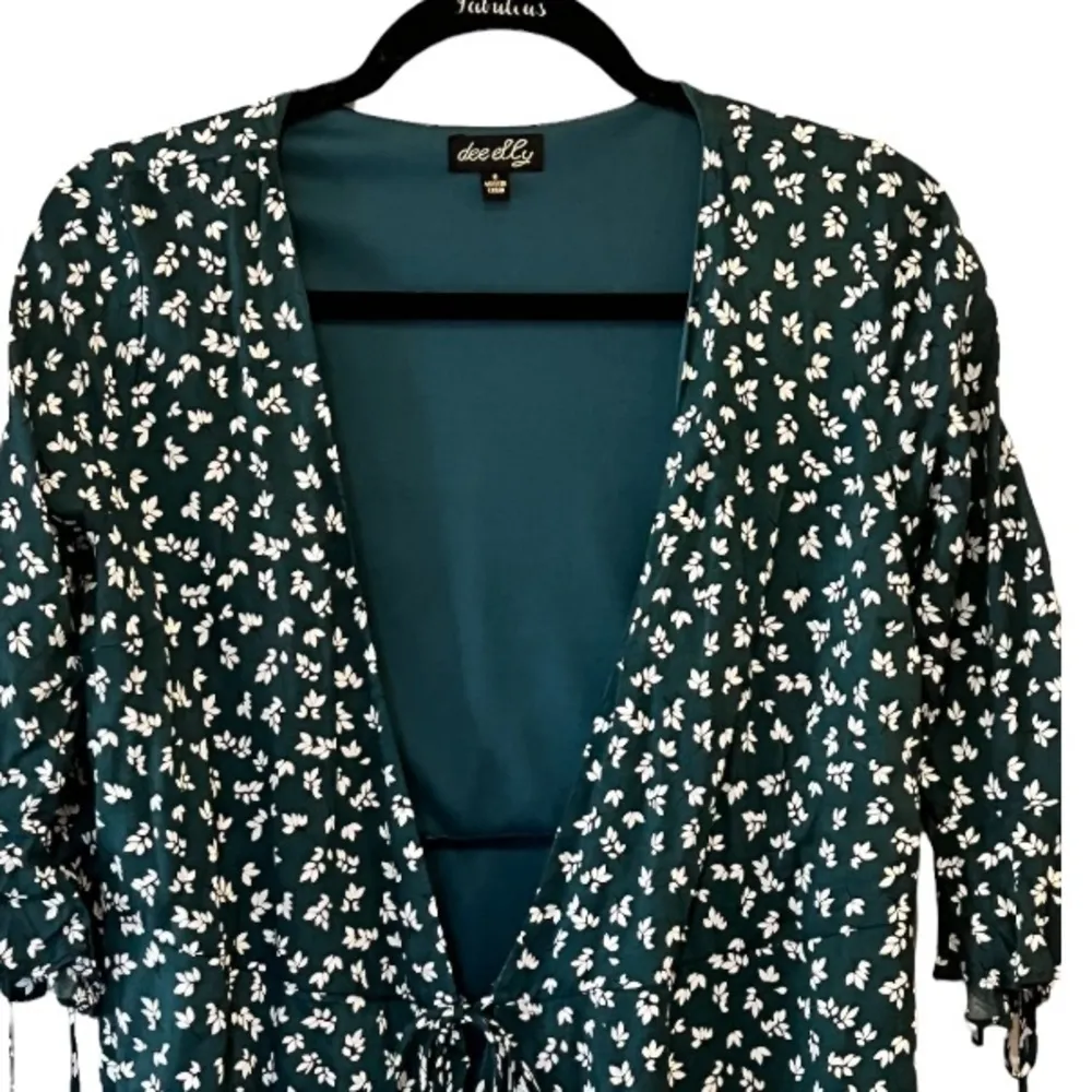 Dee Elly Cover-Up‎ - Image 2