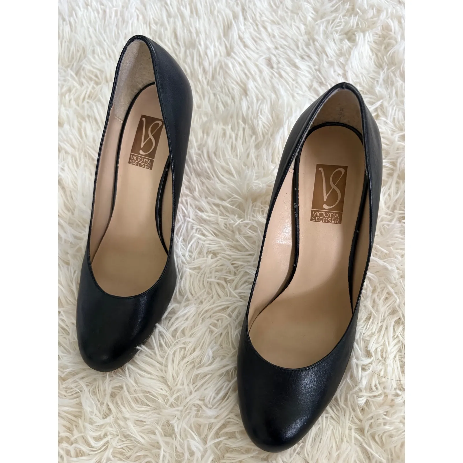 Victotia Spencer Black Leather‎ Pumps Round Toe Red Bottoms Sole Heels Classic Size 6 - Image 5