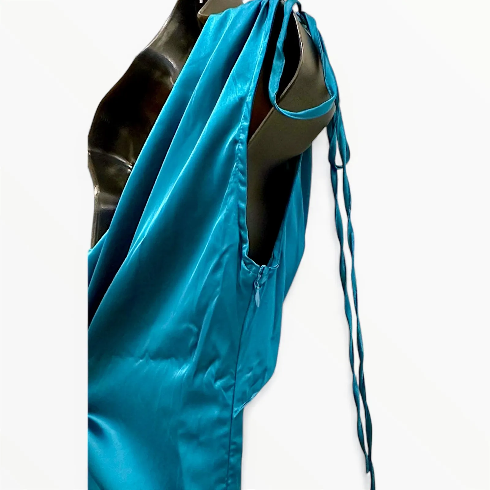 Mable one shoulder satin maxi gown with waist cut out size M color: Green Size M - Image 5