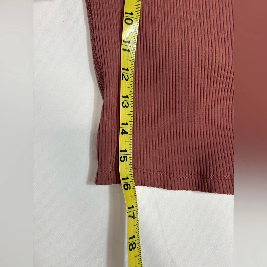 Vuori Mauve Crop Top - Image 11