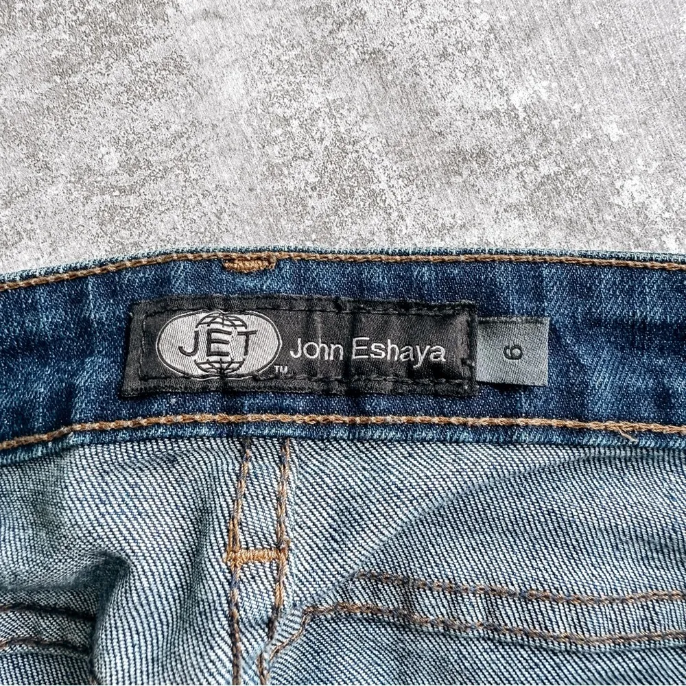 John Eshaya Distressed Skinny Crop Medium Wash Jean Size 6 Blue - Image 6