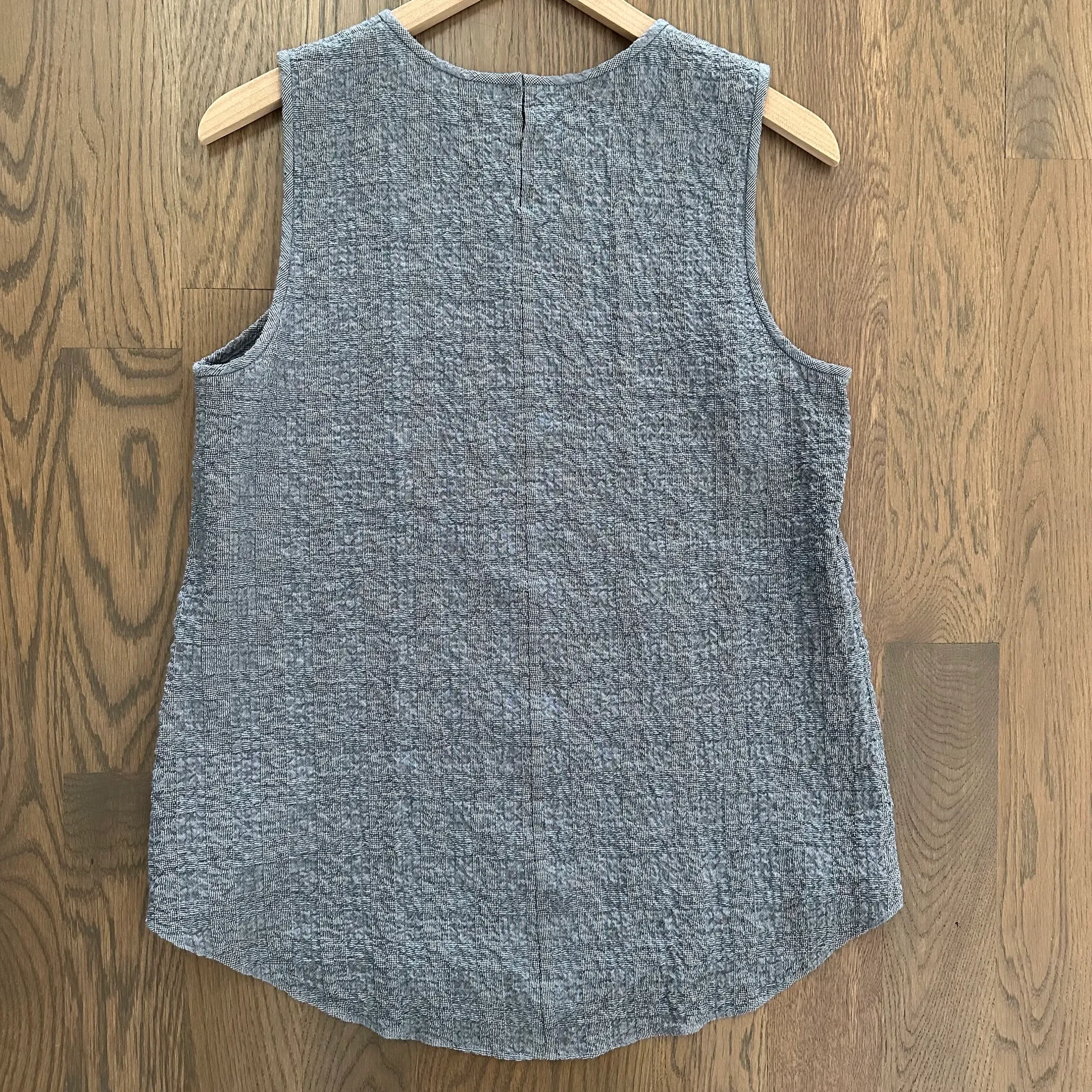 Bringam Seersucker Houndstooth Sleeveless Top in Blue Size Medium - Image 5