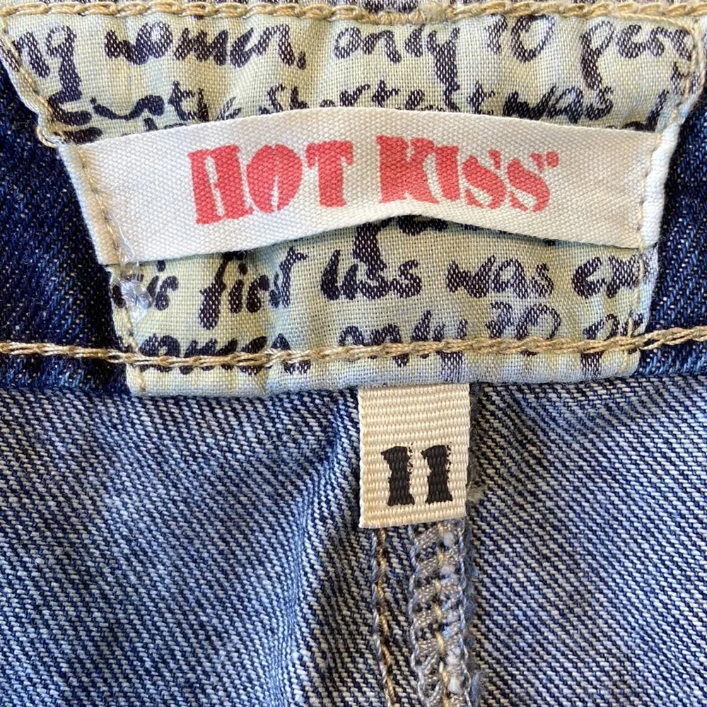 Hot Kiss Women’s Kelsea Distressed Bermuda Shorts Size 11 NWT - Image 10