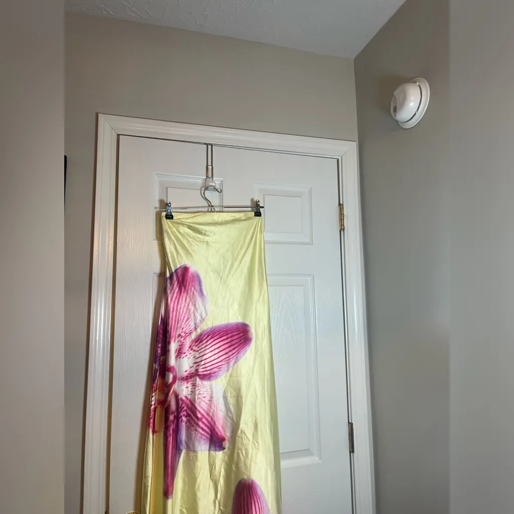 Runaway The Label Celeste Maxi Dress in Orchid Yellow - Image 5