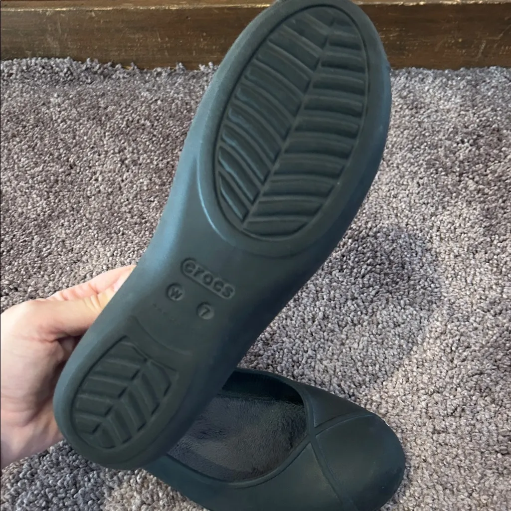 Crocs Olivia II Dual Comfort fur lined black ballet flats - Image 4