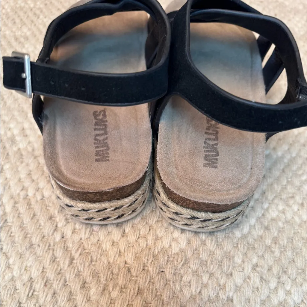 Muk Luks suede platform sandals. Women’s size 39 Black - Image 3
