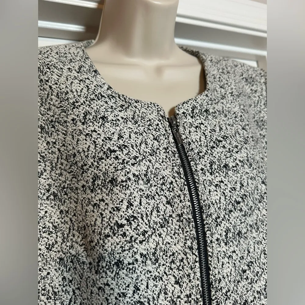 Calvin Klein Black & White Women’s Classic Cotton Blend Zip Up Business Blazer - Image 2
