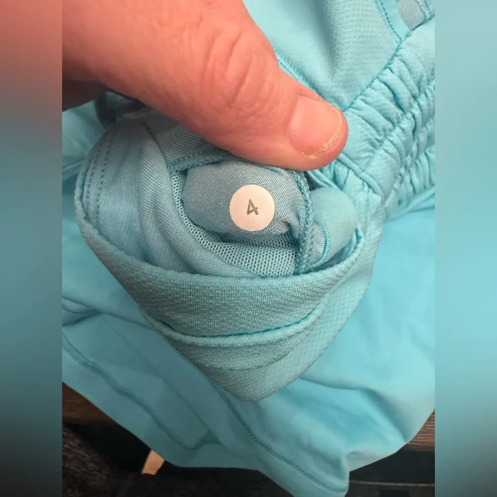 Lululemon Women's Tone It Tank size 4 angel blue - Image 4
