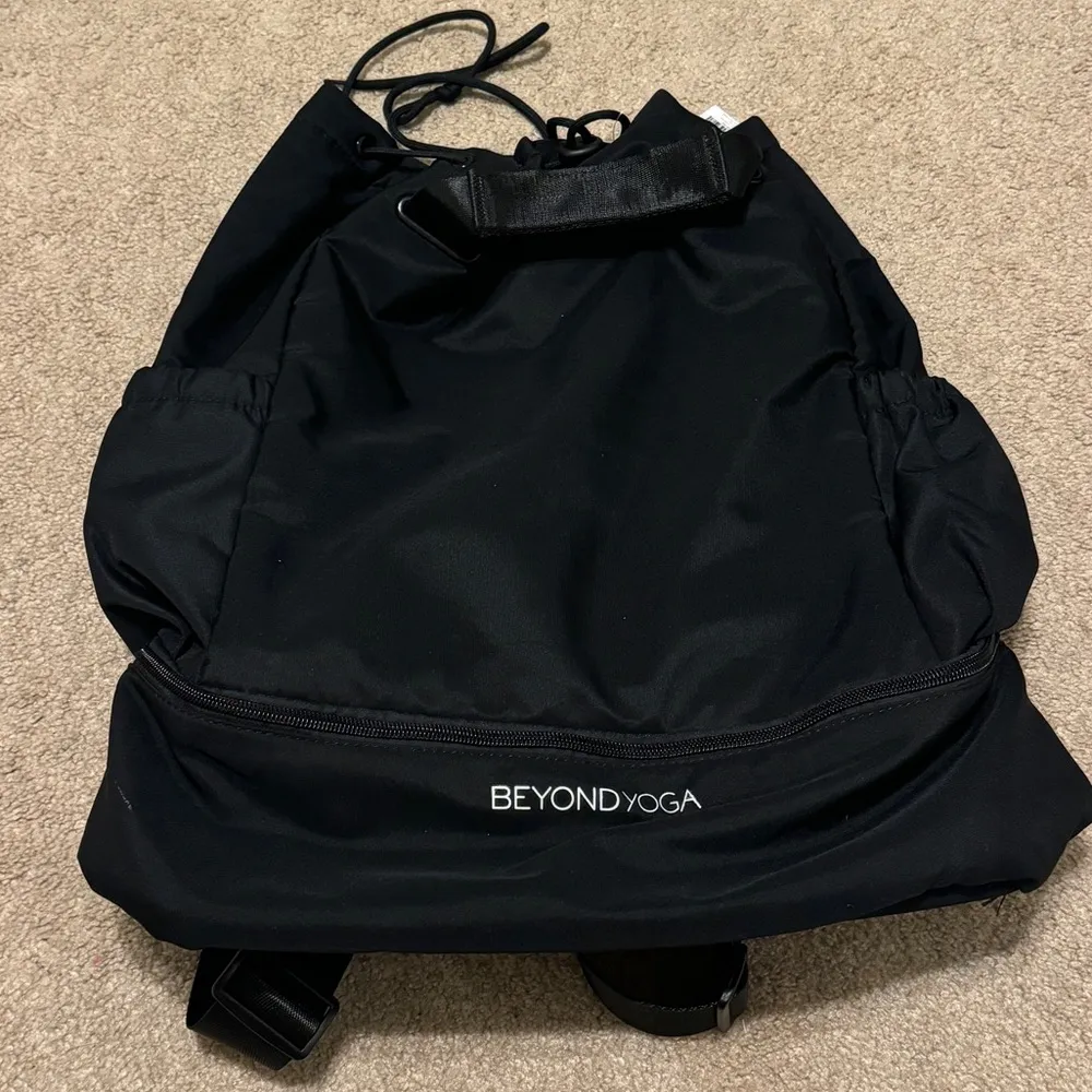 NEW Beyond Yoga Backpack Black Convertible Athletic Yoga Gym Bag NWT - Image 7