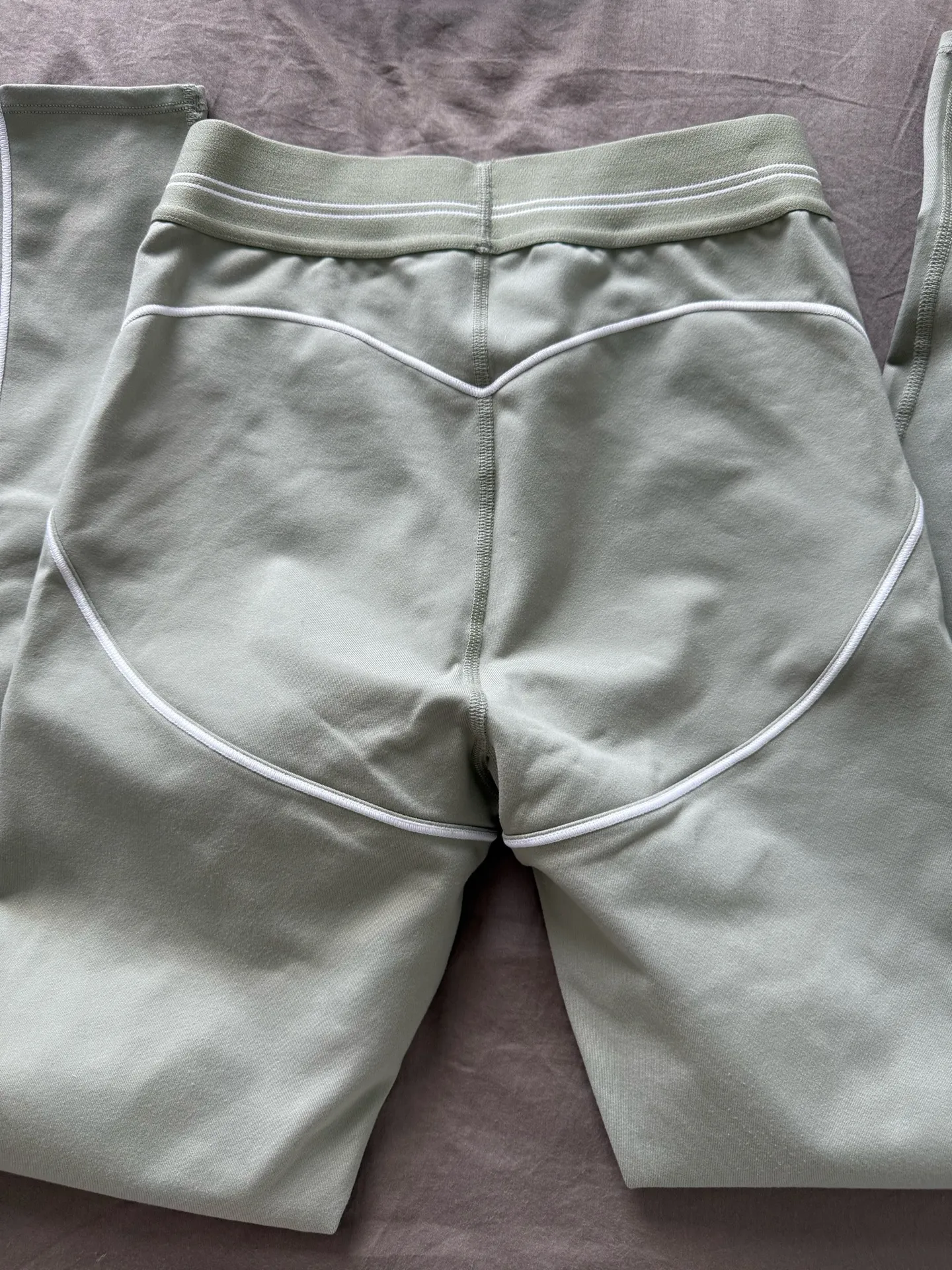 Alo Yoga Pants Yoga - Image 2