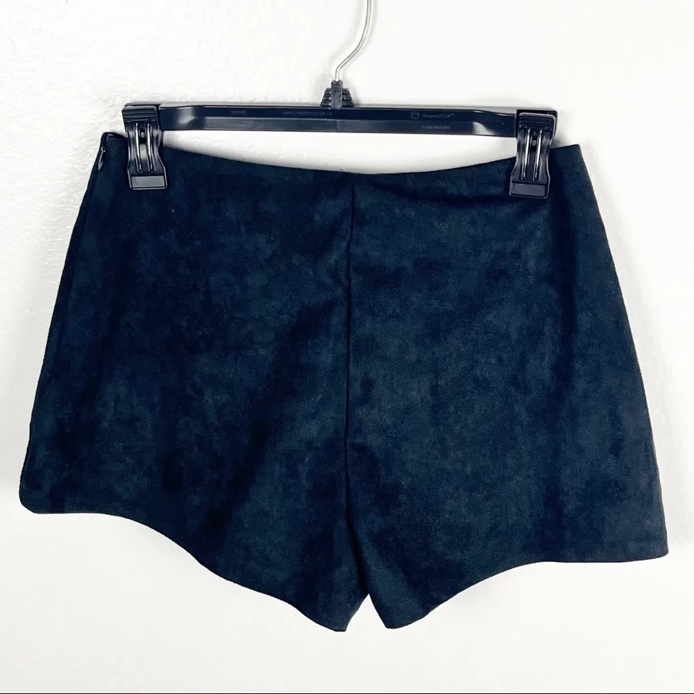 NASTY GAL Black Velour Embroidered Side Zipper High Rise Shorts, Size 4 - Image 2