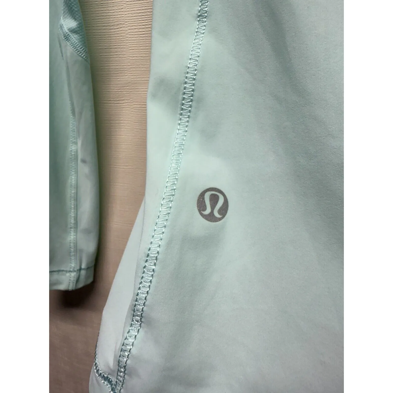 Lululemon Runbeam Hoodie Women Sz 2‎ Lightweight Pullover UPF 50 Purple Blue - Image 5