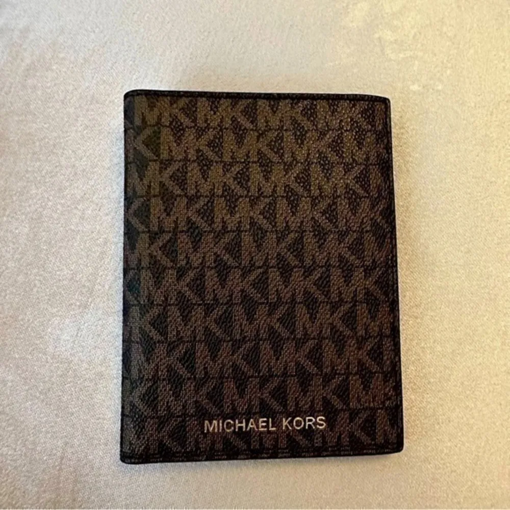 NEW Michael Kors canvas passport cover - Image 2