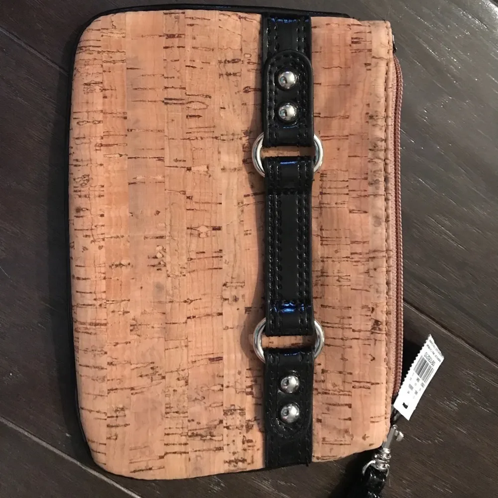 Cute express wristlet tan and black with tag - Image 2