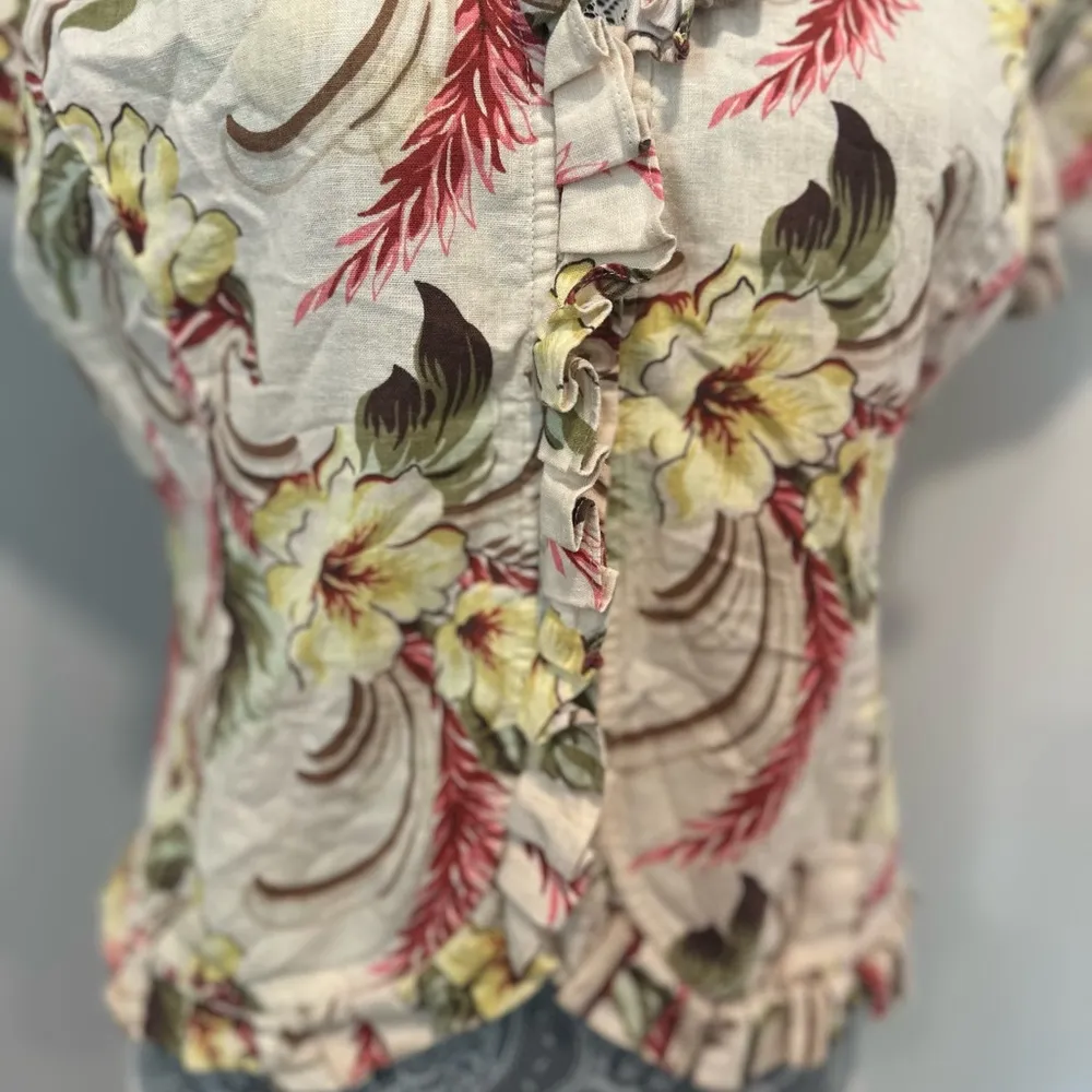 Oscar de la Renta linen Blend Sz: L Hawaiian Floral ruffled Lightweight Blouse. - Image 9