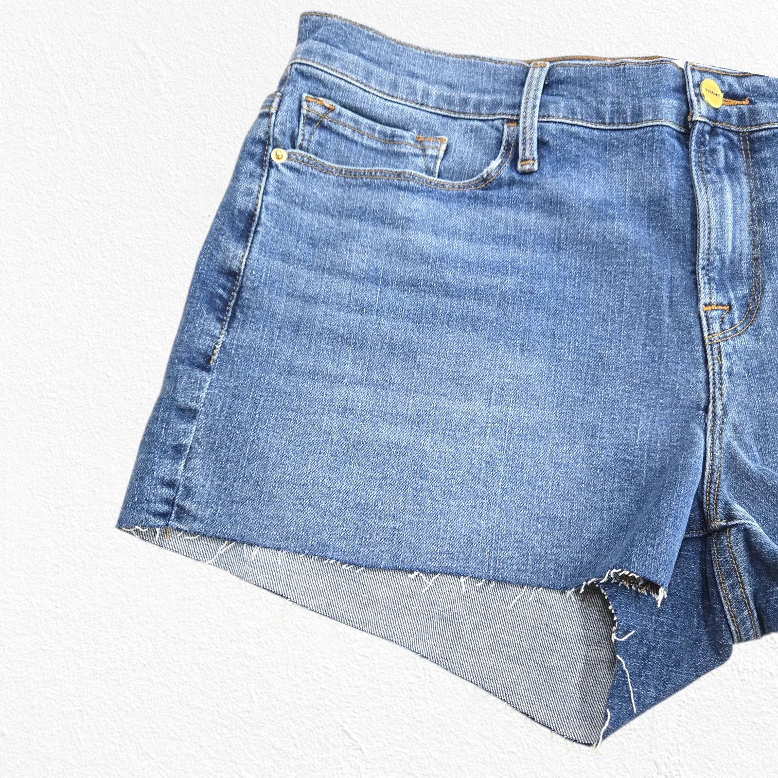 FRAME Le Cutoff Denim Shorts Bixby Wash Blue Raw Hem Mid Rise Size 31 NWT - Image 7