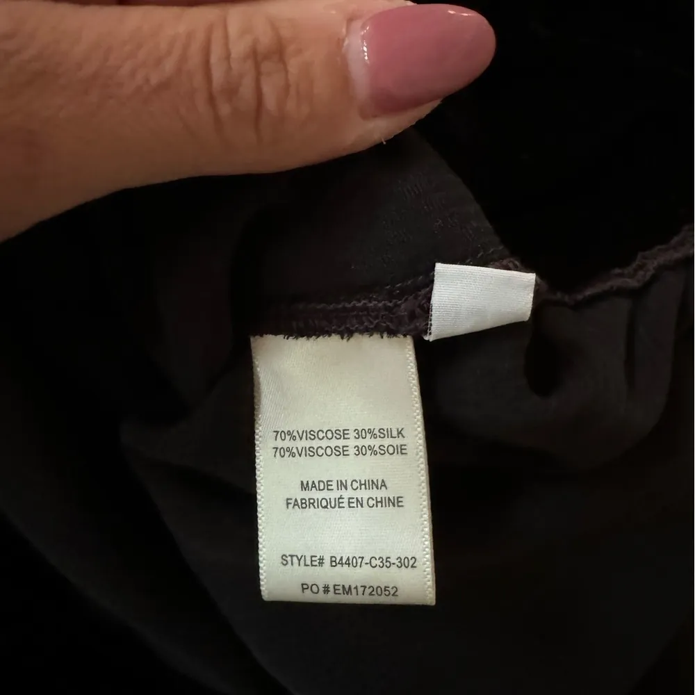 Bella Dahl - Velvet Raglan‎ Sleeve Blouse Black, Medium - Image 4